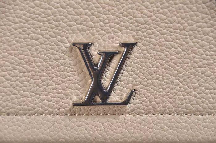 #m62328 l**is V*t*n 2016 premium soft leather lockme ii wallet- 2 colors