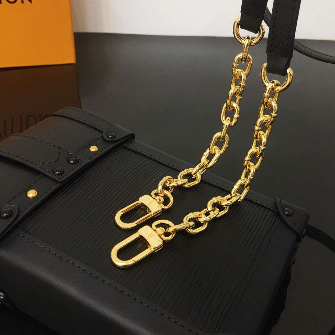 #M67871 Epi Vertical Trunk Pochette