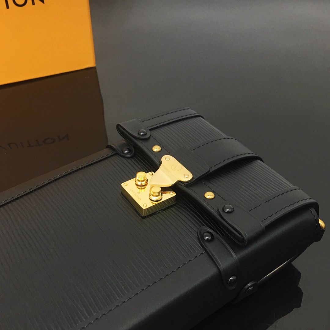 #M67871 Epi Vertical Trunk Pochette