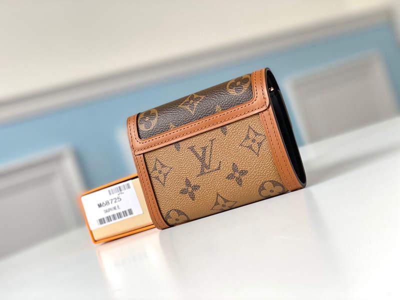 #m68725 l**is V*t*n dauphine compact wallet