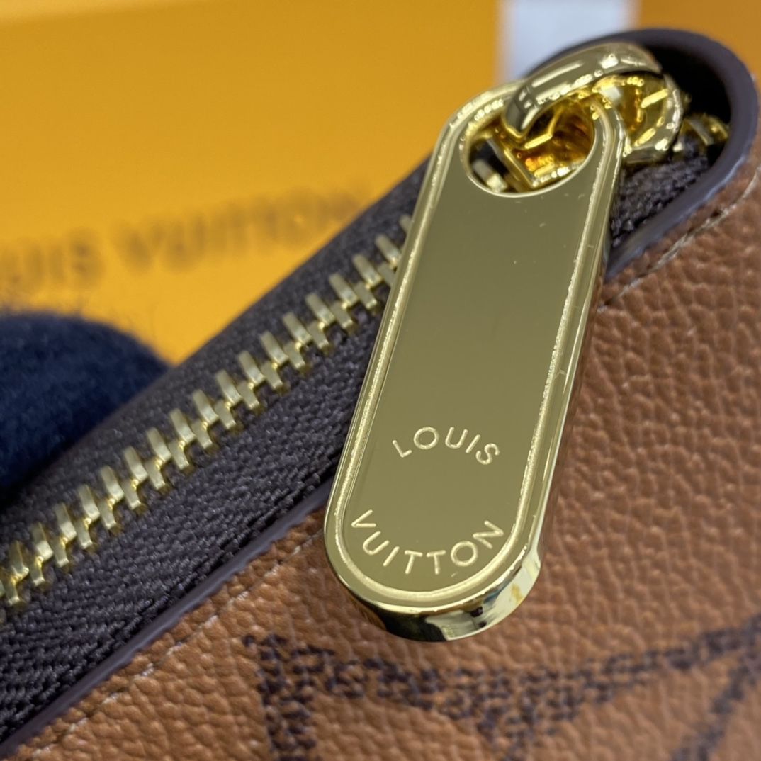 #m69353 l**is V*t*n giant monogram reverse zippy wallet