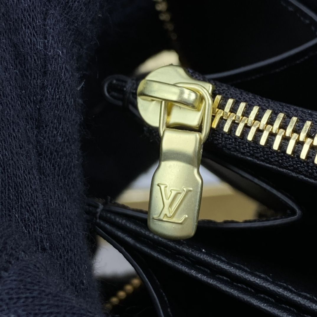 #m69353 l**is V*t*n giant monogram reverse zippy wallet