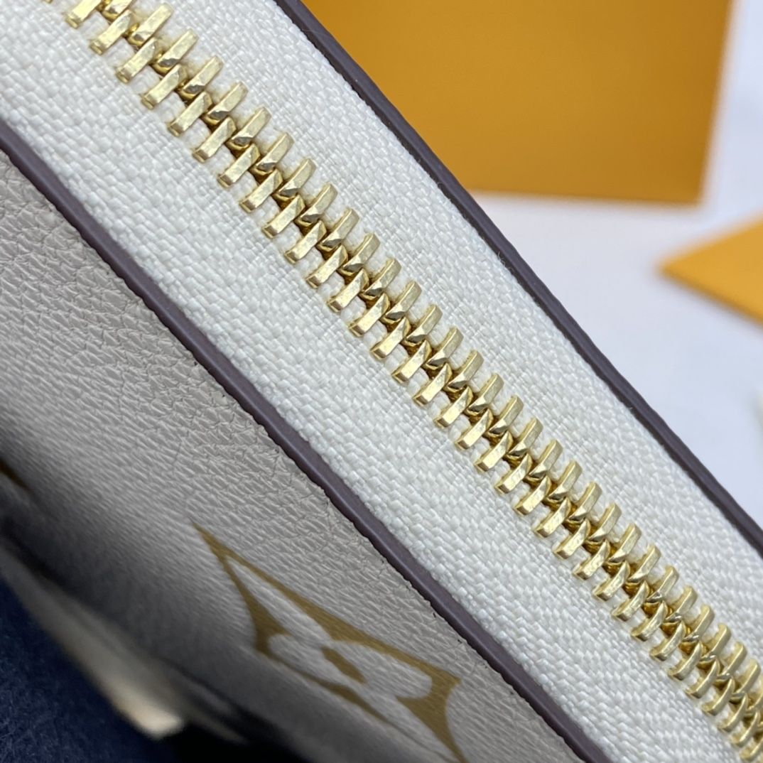 #m80402 l**is V*t*n summer 2021 zippy wallet-cream