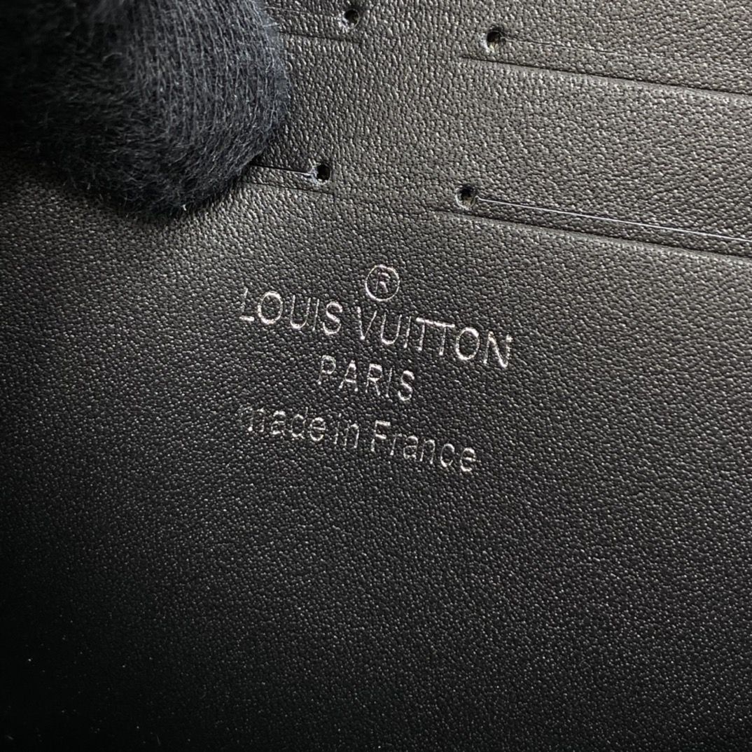 #m80582 l**is V*t*n monogram embossed taurillon leather s lock a4 pouch-black