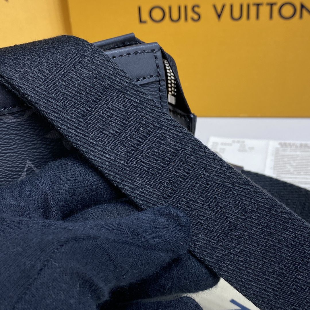 #m81115 l**is V*t*n monogram shadow gaston wearable wallet