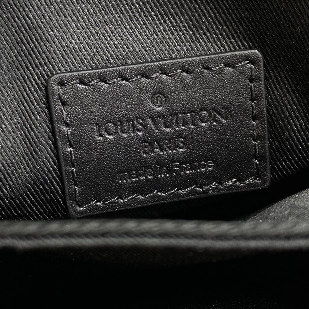 #m81524 l**is V*t*n taurillon monogram s-lock vertical wearable wallet