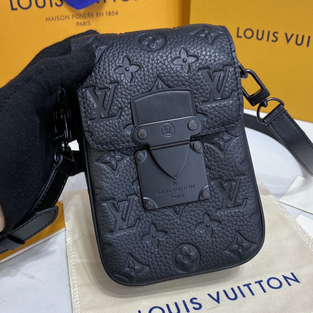 #m81524 l**is V*t*n taurillon monogram s-lock vertical wearable wallet