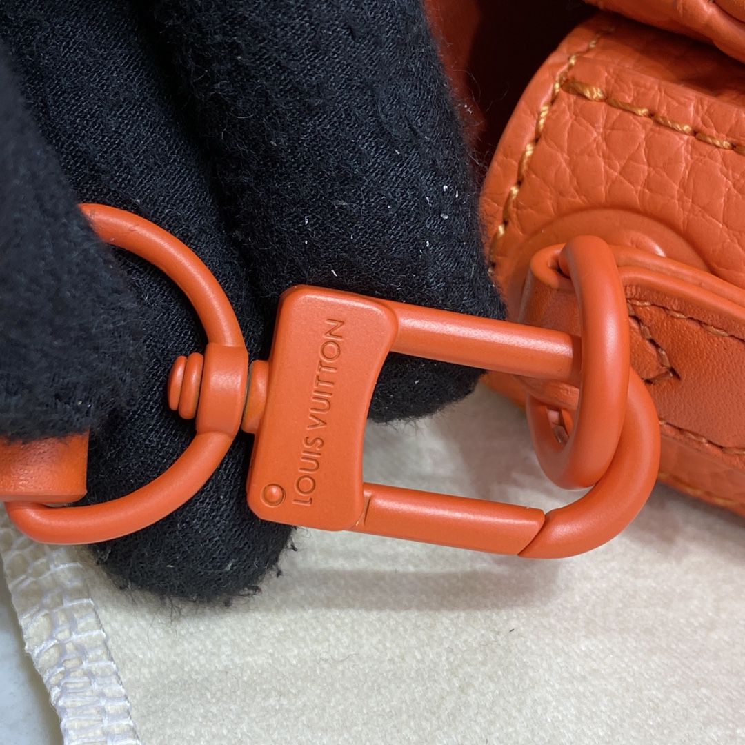 #m81525 l**is V*t*n taurillon monogram s-lock vertical wearable wallet-orange