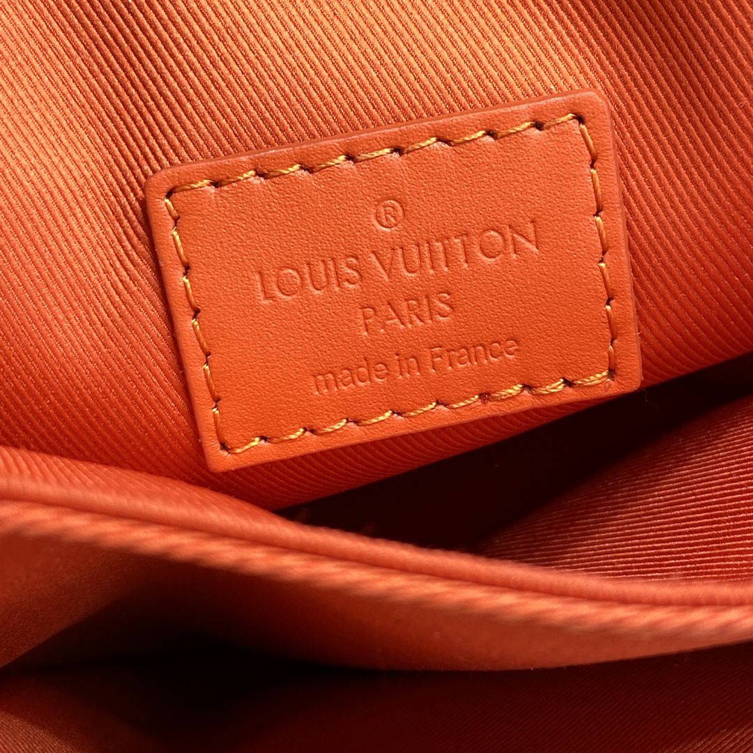 #m81525 l**is V*t*n taurillon monogram s-lock vertical wearable wallet-orange