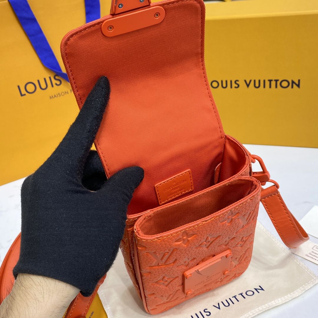 #m81525 l**is V*t*n taurillon monogram s-lock vertical wearable wallet-orange