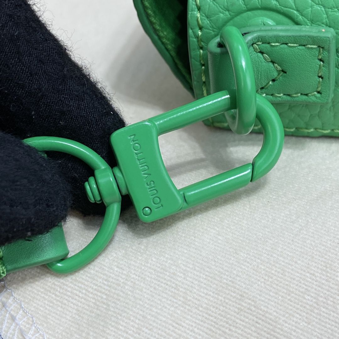 #m81525 l**is V*t*n taurillon monogram s-lock vertical wearable wallet