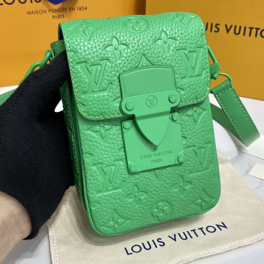 #m81525 l**is V*t*n taurillon monogram s-lock vertical wearable wallet