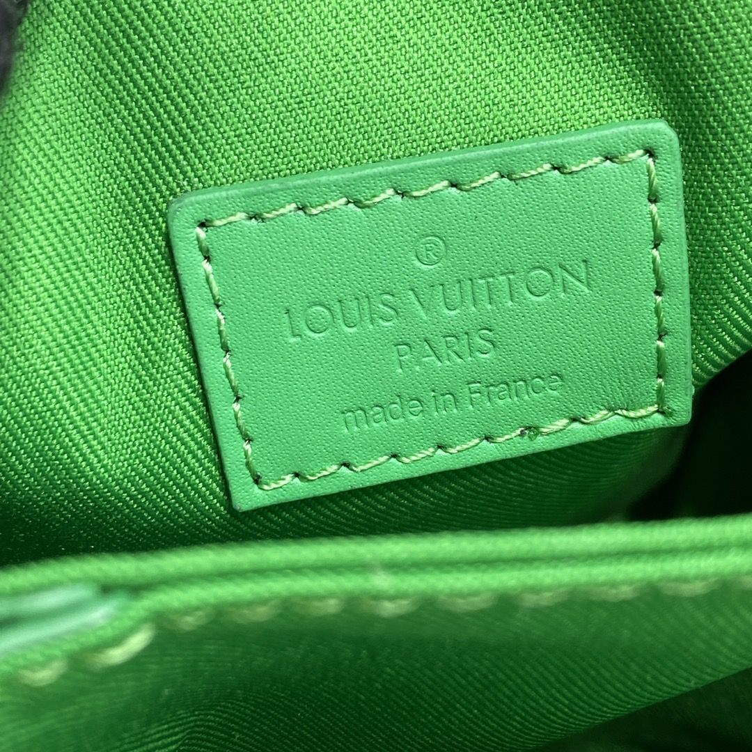 #m81525 l**is V*t*n taurillon monogram s-lock vertical wearable wallet