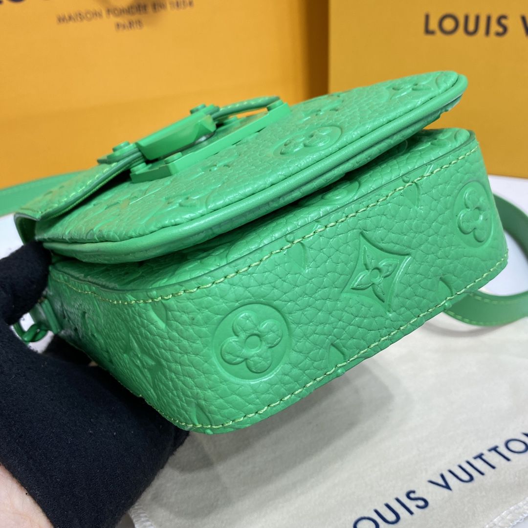 #m81525 l**is V*t*n taurillon monogram s-lock vertical wearable wallet