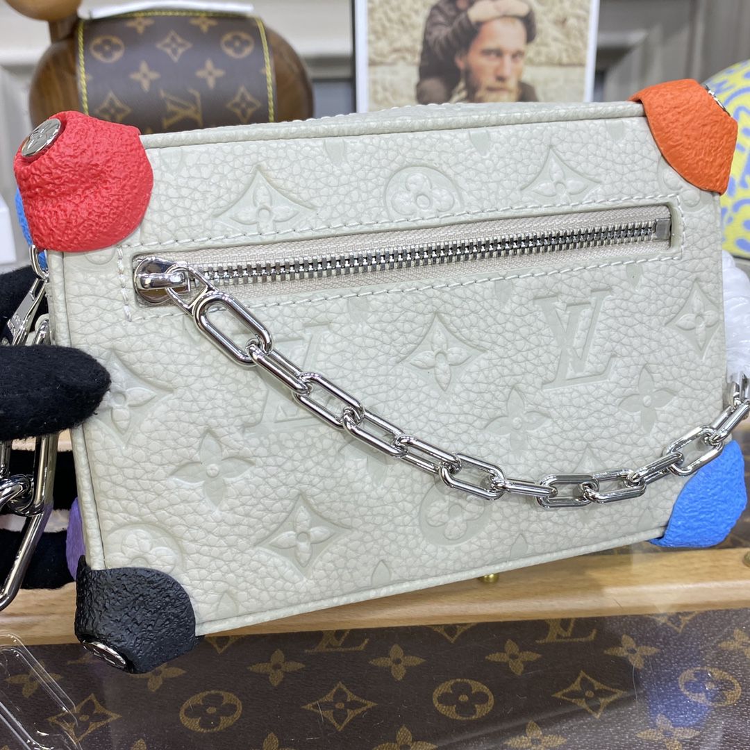 #m81606 l**is V*t*n the house’s emblematic monogram mini soft trunk bag