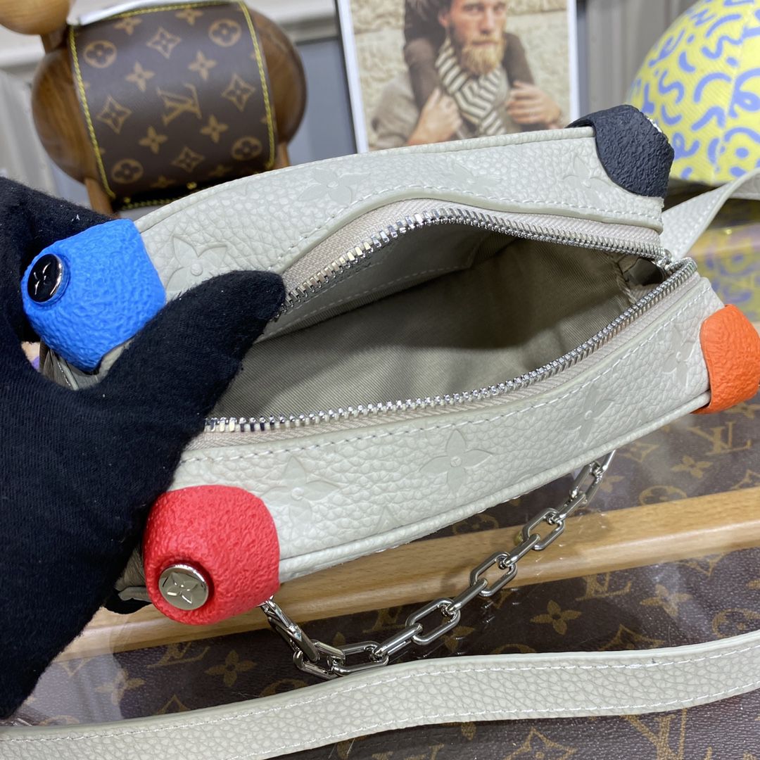 #m81606 l**is V*t*n the house’s emblematic monogram mini soft trunk bag