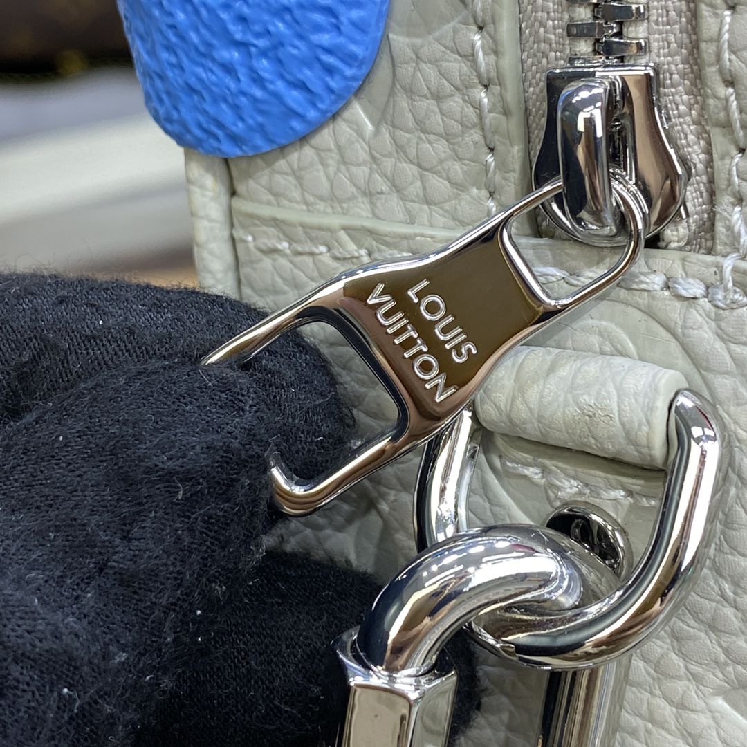 #m81606 l**is V*t*n the house’s emblematic monogram mini soft trunk bag