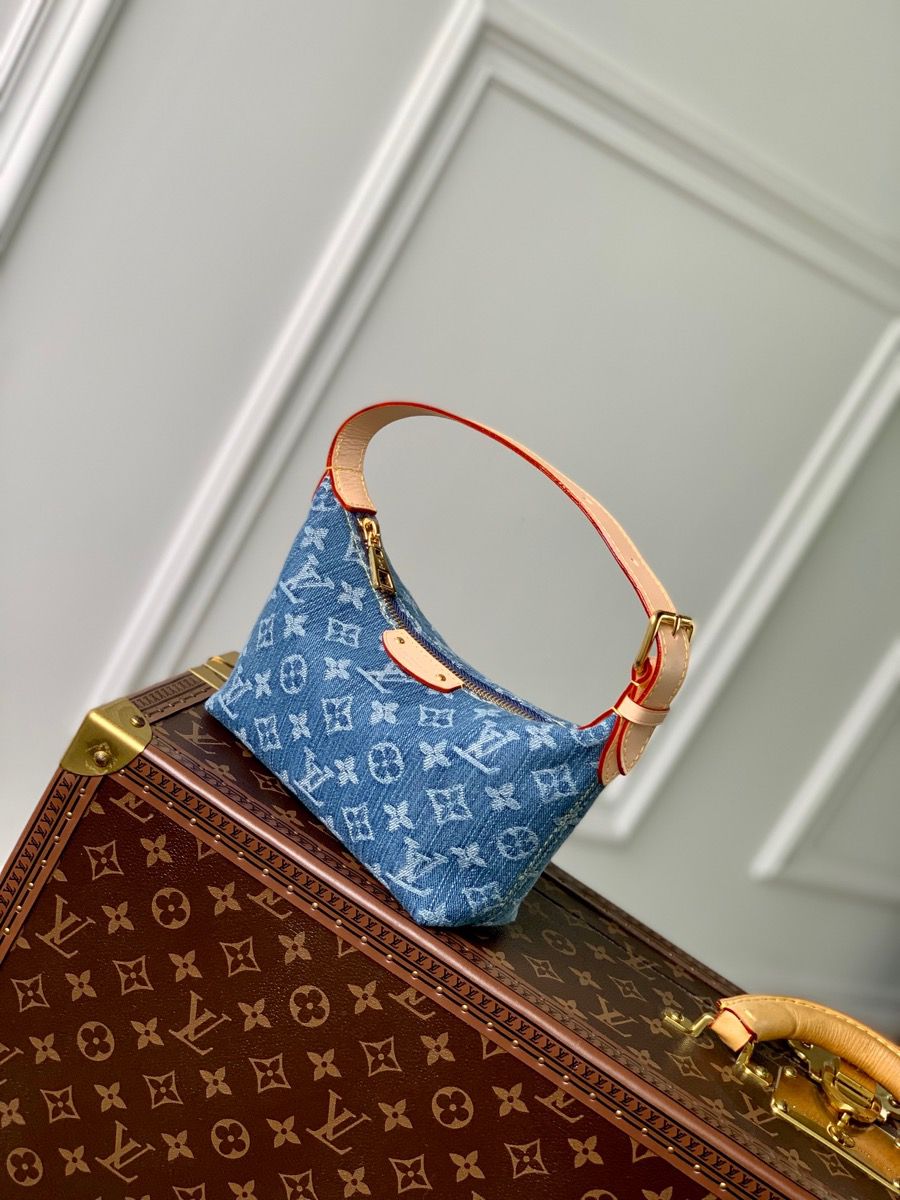 m82949 l**is V*t*n monogram denim hills pochette handbag