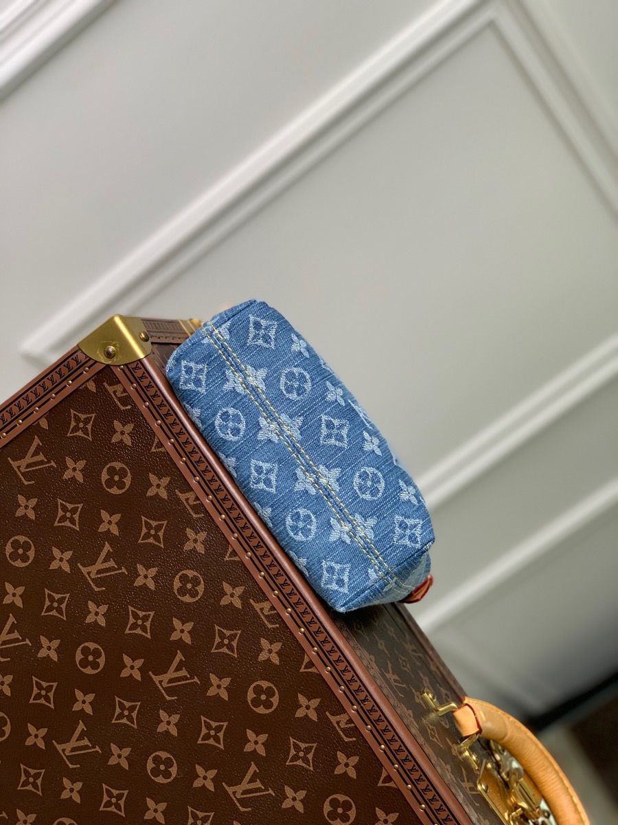 m82949 l**is V*t*n monogram denim hills pochette handbag