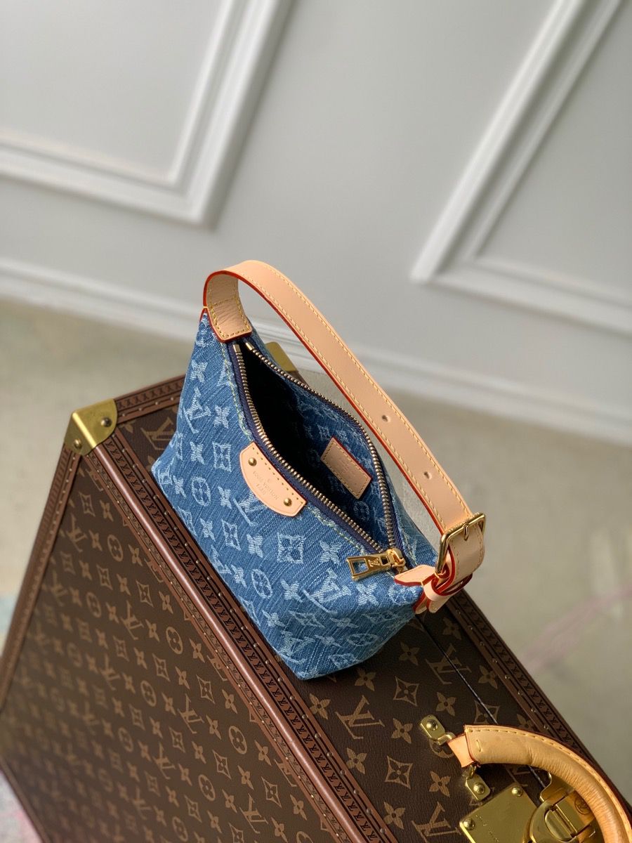 m82949 l**is V*t*n monogram denim hills pochette handbag