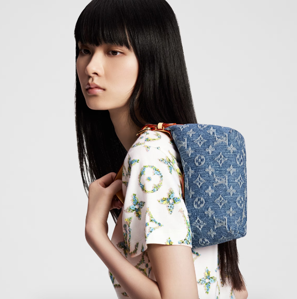 m82949 l**is V*t*n monogram denim hills pochette handbag