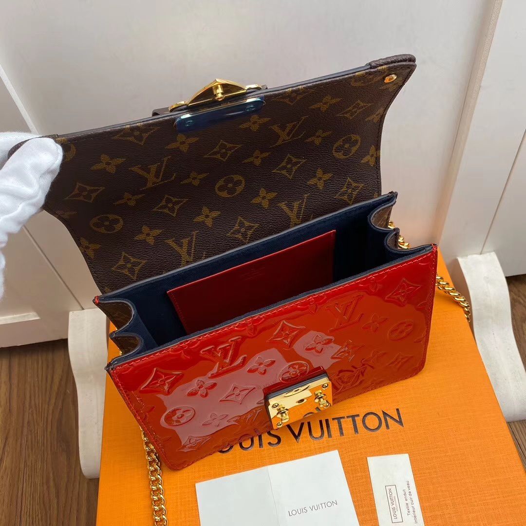 #m90517 l**is V*t*n lv wynwood chain bag-scarlet red