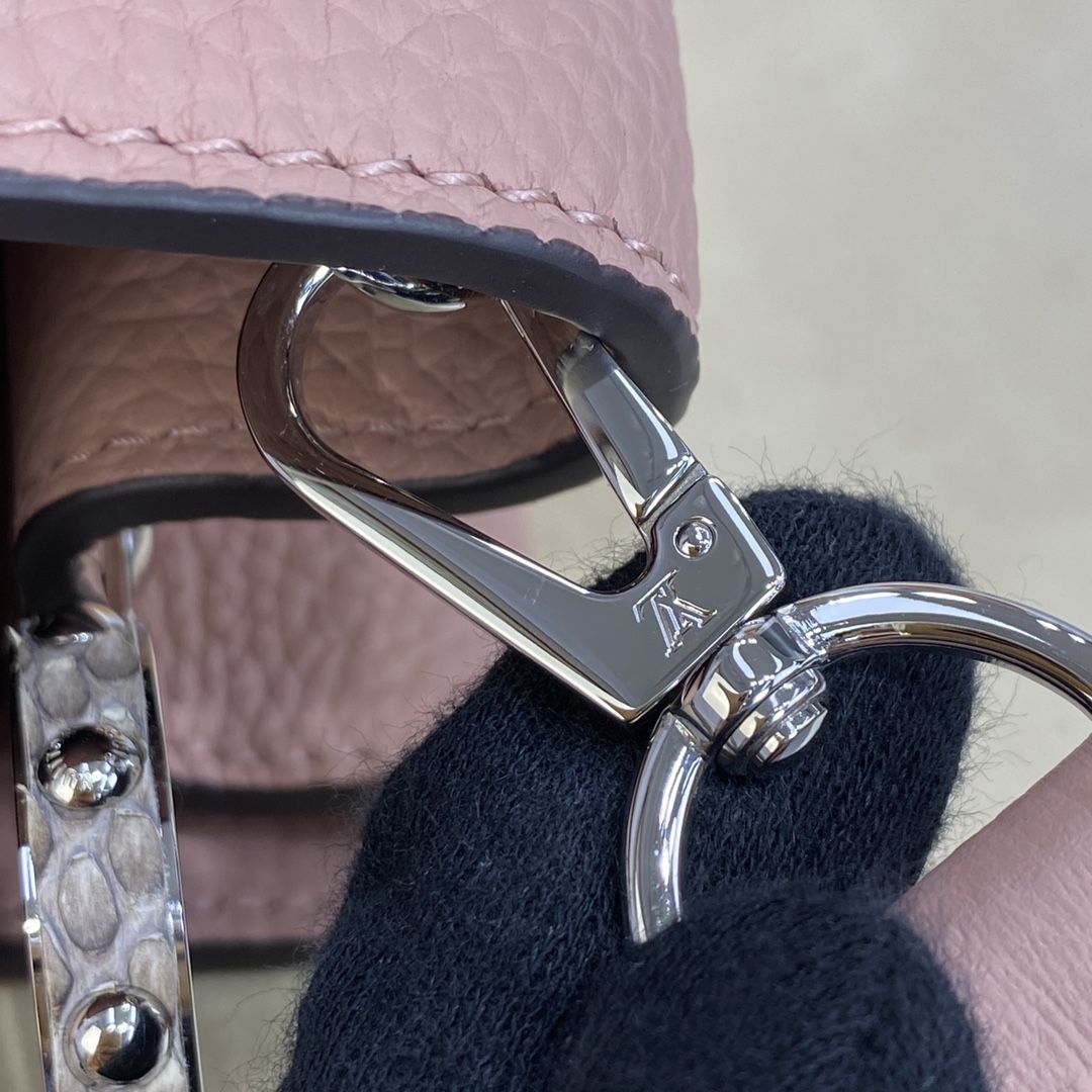 #m92041 l**is V*t*n capucines mm handbag