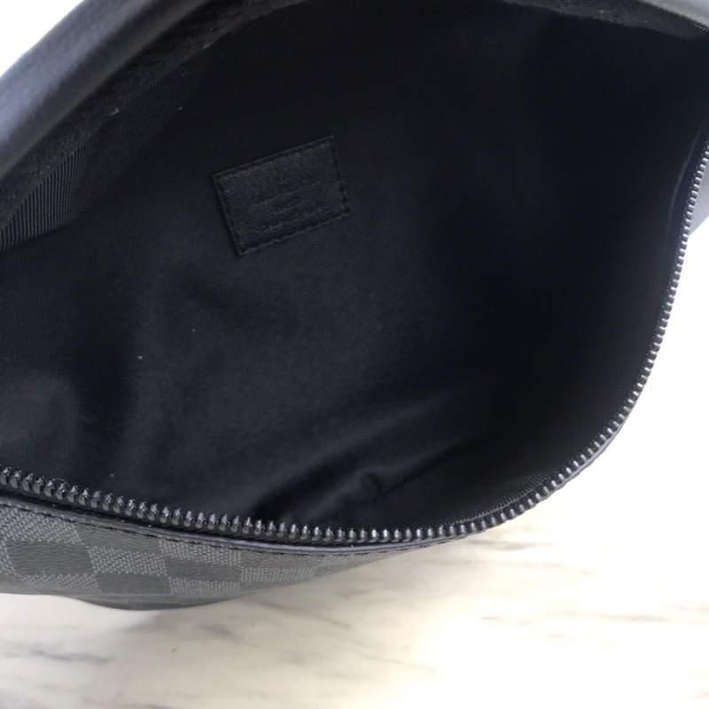 #n40187 l**is V*t*n damier graphite discovery bumbag