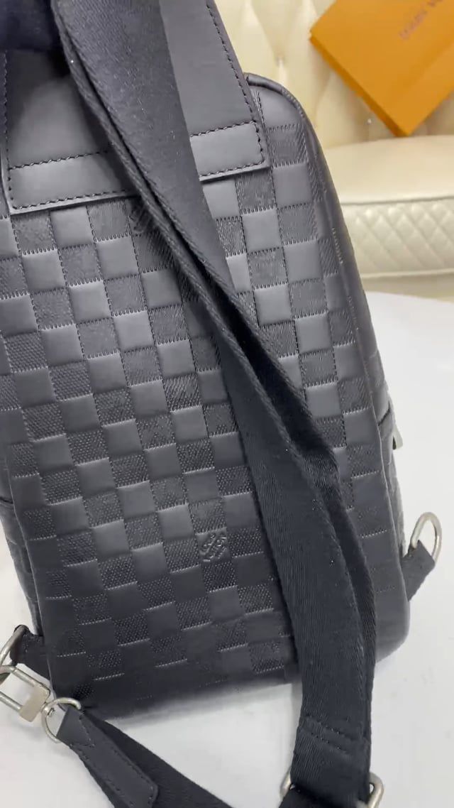 #n41720 l**is V*t*n damier infini avenue sling bag