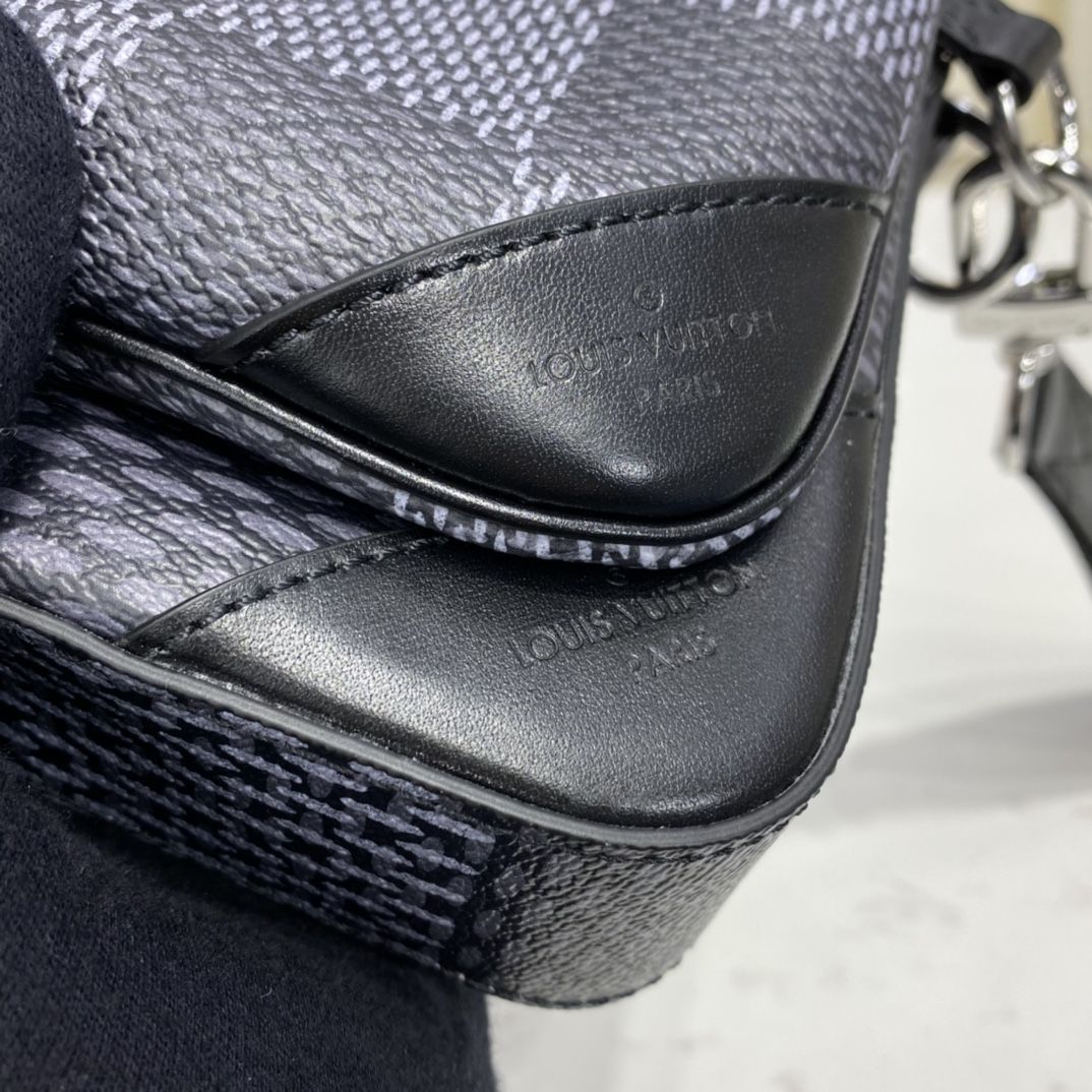 #n50017 l**is V*t*n damier graphite trio messenger